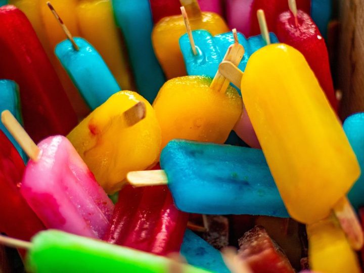 I ghiaccioli sotto accusa: scopri se il tuo snack estivo favorisce l’aumento di peso