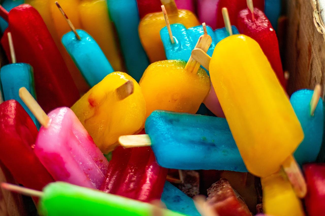 I ghiaccioli sotto accusa: scopri se il tuo snack estivo favorisce l’aumento di peso