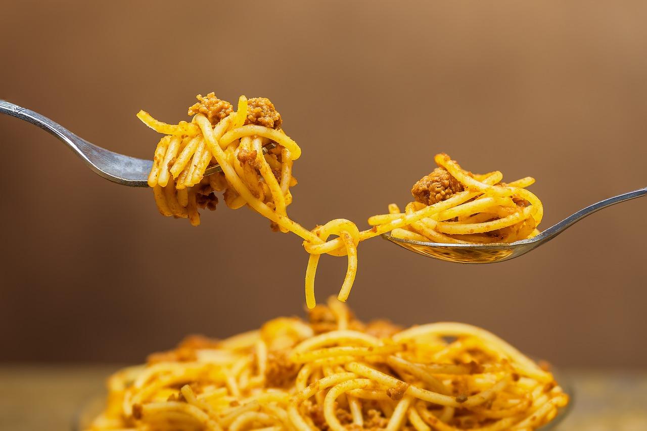 La pasta fa ingrassare? Sfatiamo i miti e scopriamo la verità sulla regina della cucina italiana