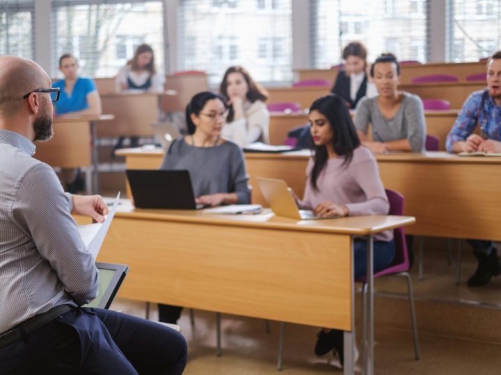 Professore universitario: pilastro del sapere e guida nella formazione accademica