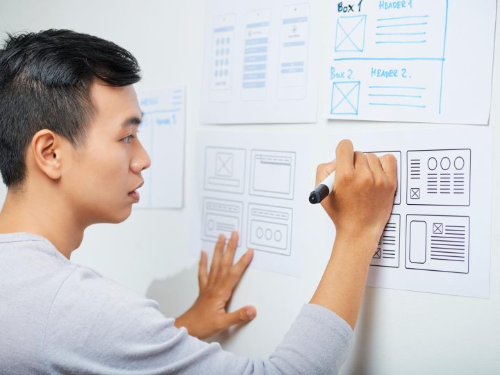 Navigare il flusso digitale: il ruolo cruciale del social media manager nel mondo moderno