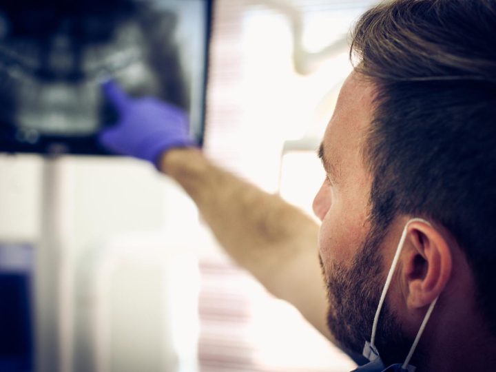 Radiografare il corpo umano: il ruolo cruciale del tecnico radiologo nella diagnostica moderna