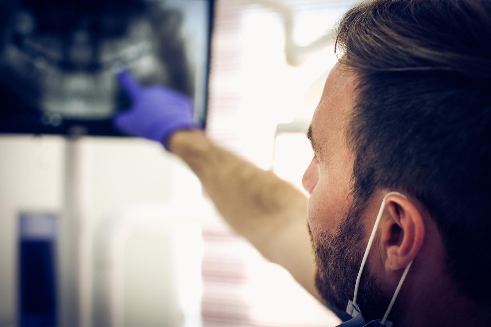 Radiografare il corpo umano: il ruolo cruciale del tecnico radiologo nella diagnostica moderna